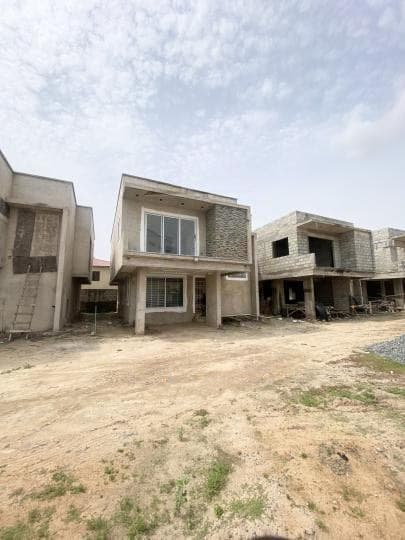 4 bedroom townhouse for sale at spintex - 4 bedroom House in spintex - Sale