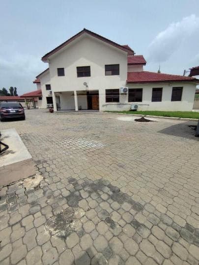 15 room commercial space for rent at Roman Ridge - 15 bedroom Commercial in Roman Ridge - Rent