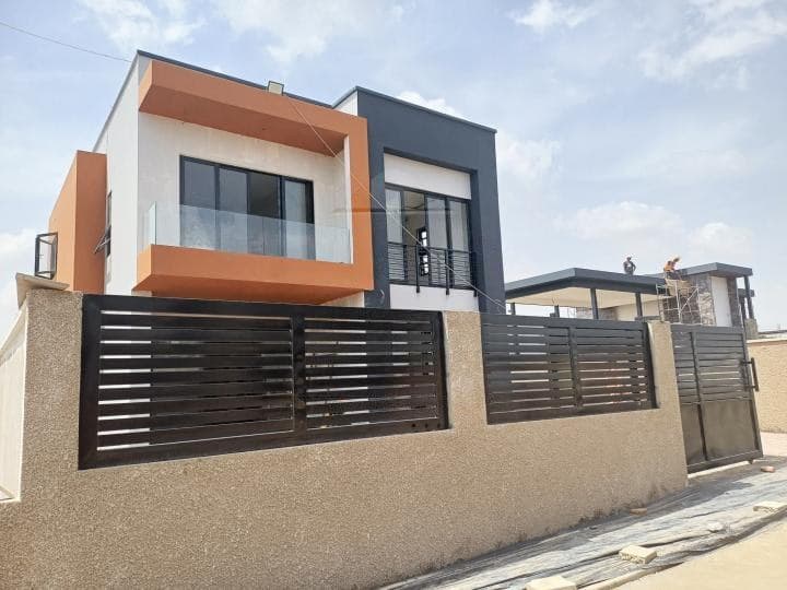 2 bedroom townhouse for sale at Tema community 25 - 2 bedroom House in Tema community 25 - Sale