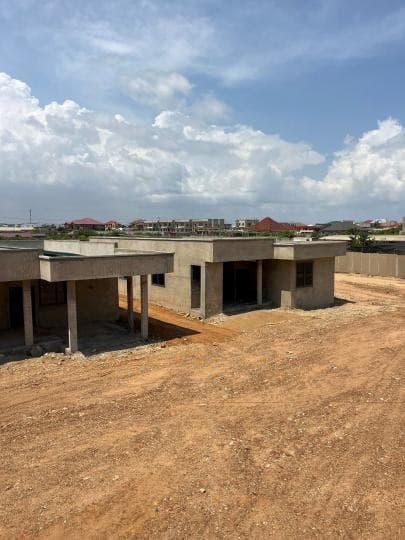 3 bedroom townhouse for sale at Tema - 3 bedroom House in Tema - Sale