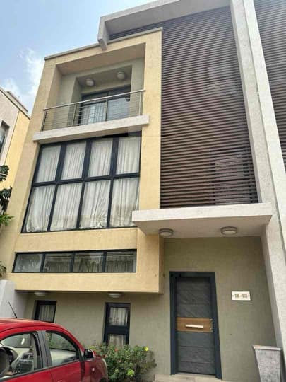 4 bedroom furnished townhouse for sale at Cantoments - 4 bedroom House in Cantoments - Sale