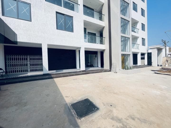 Shop for rent at Adjiringanor - Commercial in Adjiringanor - Rent