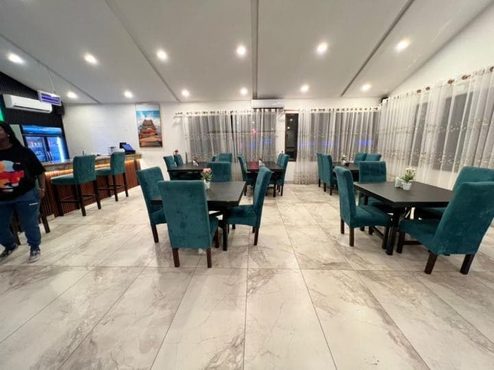 Furnished commercial space for rent at Adjiringanor - Commercial in Adjiringanor - Rent