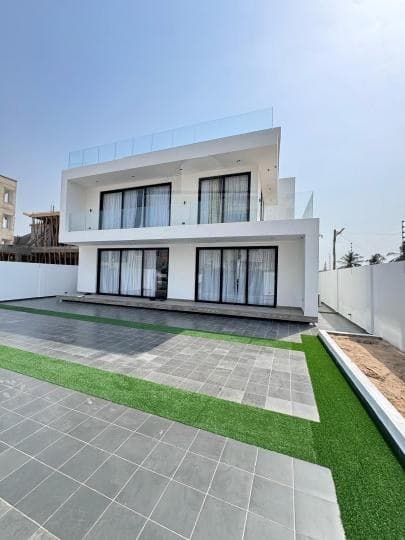 5 bedroom furnished house for sale at Adjiringanor - 5 bedroom House in Adjiringanor - Sale