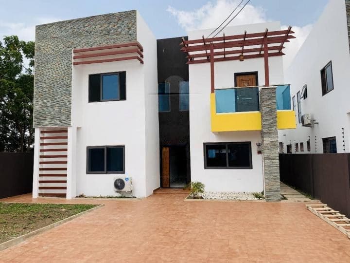 4 bedroom house for sale at East Legon - 4 bedroom House in East Legon - Sale