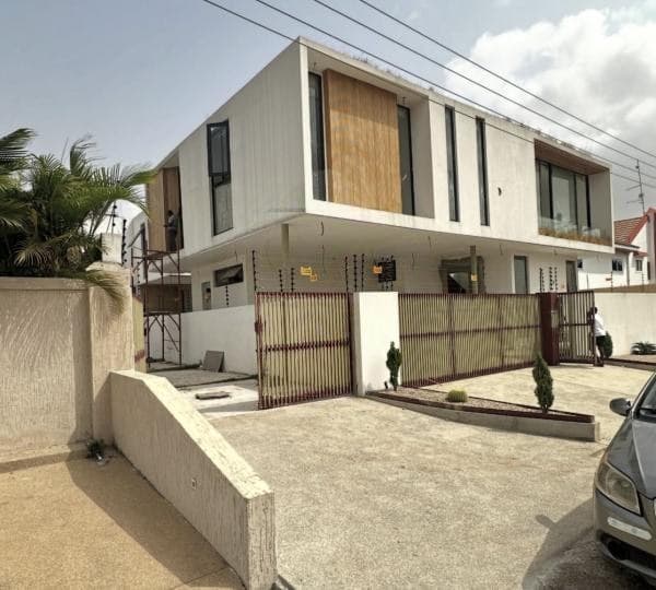 3 bedroom house for sale at Eastlegon main - 3 bedroom House in Eastlegon main - Sale