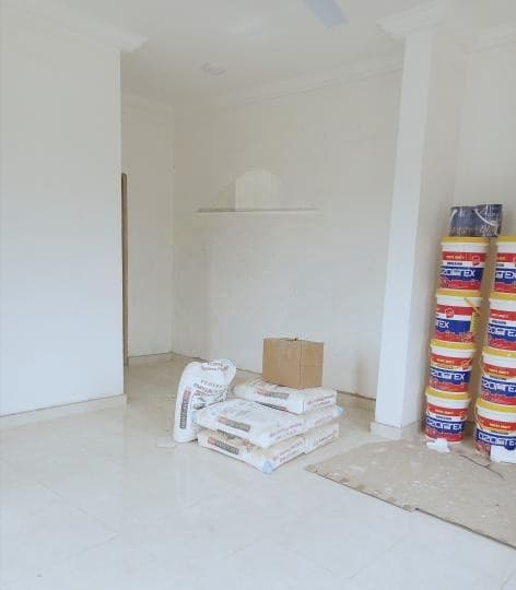 1 room shop for rent at Madina - 1 bedroom Commercial in Madina - Rent