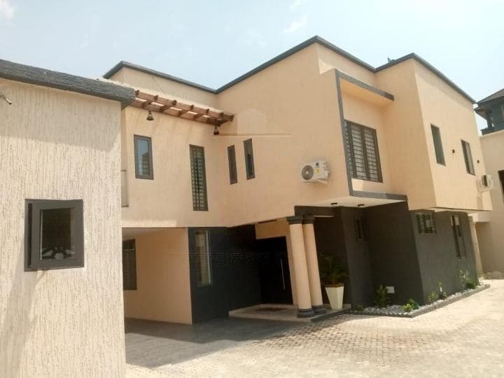 4 bedroom townhouse for sale at Dzorwulu - 4 bedroom House in Dzorwulu - Sale