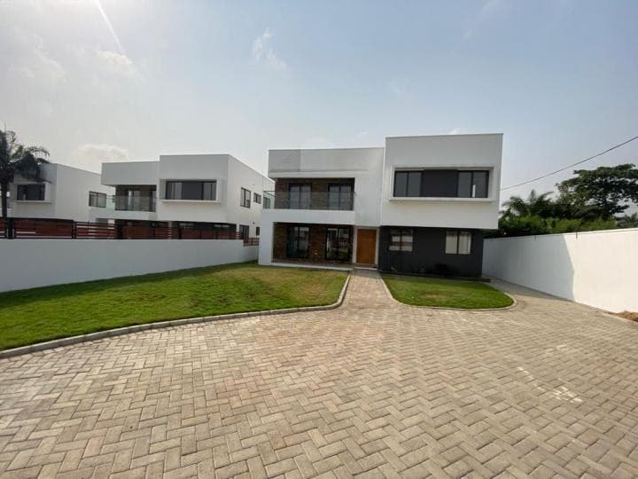 4 bedroom townhouse for sale at Tse Addo - 4 bedroom House in Tse Addo - Sale