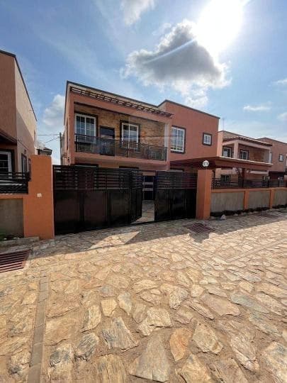 3 bedroom townhouse for rent at East Airport - 3 bedroom House in East Airport - Rent