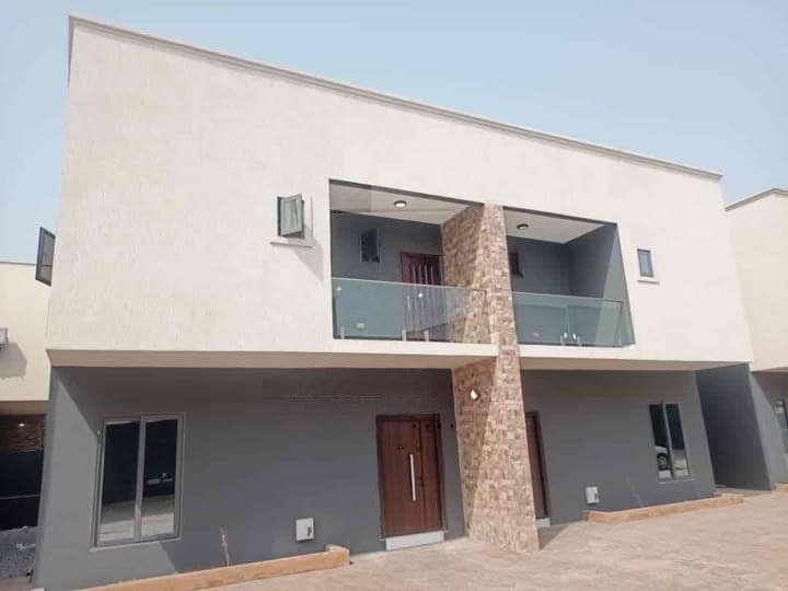 2 bedroom townhouse for rent at East legon ARS roundabout - 2 bedroom House in East legon ARS roundabout - Rent