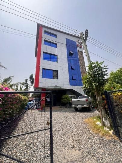 Commercial space for rent at Tema Commuity 10 - Commercial in Tema Commuity 10 - Rent