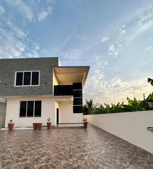4 bedroom furnished townhouse for sale at Lakeside - 4 bedroom House in Lakeside - Sale