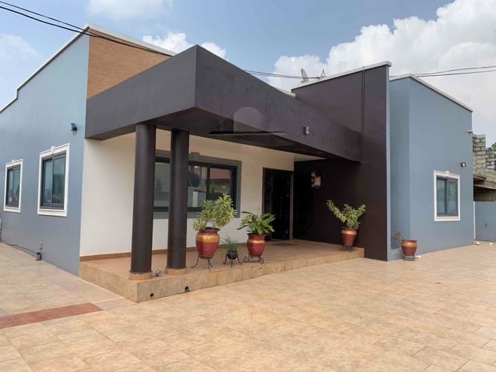 3 bedroom house for sale at North Legon AGBOGBA - 3 bedroom House in North Legon AGBOGBA - Sale