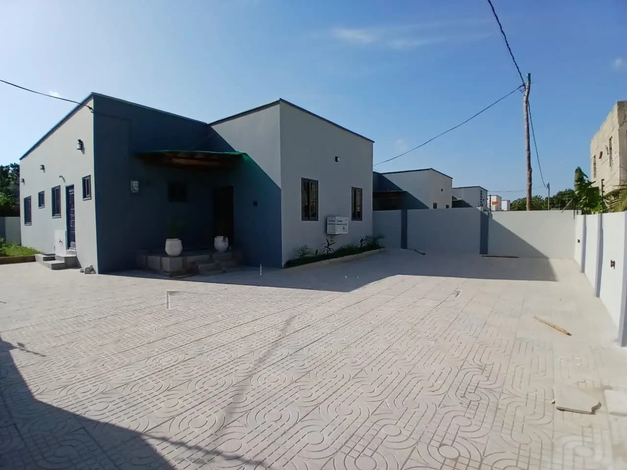 3bdrm Bungalow in Ayi Mensah, Accra Metropolitan for sale - 3 bedroom House in Greater Accra, Accra Metropolitan - Sale
