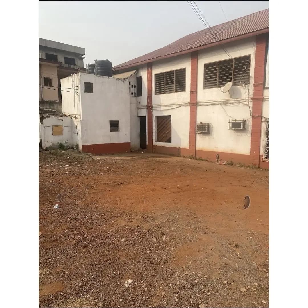 Iconic Commercial Property For Sale At Adabraka Near Niagara Hotel - Commercial in Greater Accra, Adabraka, Cathedral Area - Sale