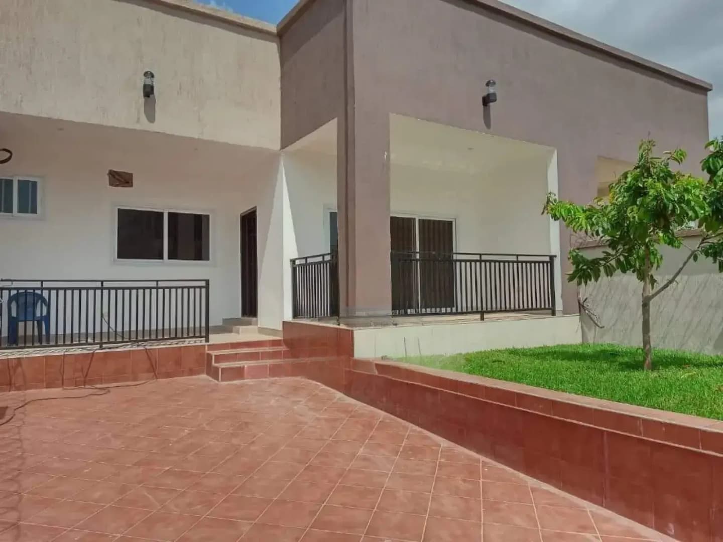 3bdrm House in Broadcasting, Weija for sale - 3 bedroom House in Greater Accra, Weija - Sale