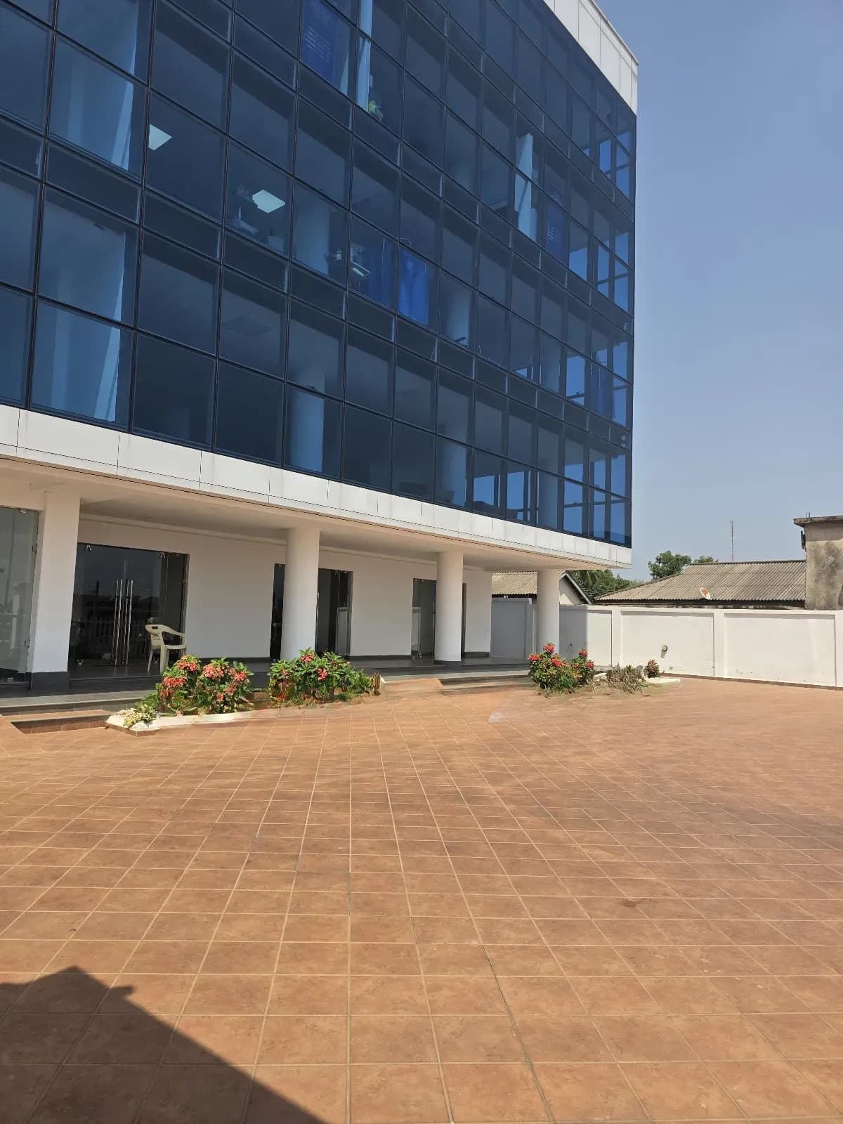 200 400 SQM Showroom/ Office Space - Commercial in Ashanti, Kumasi Metropolitan - Rent