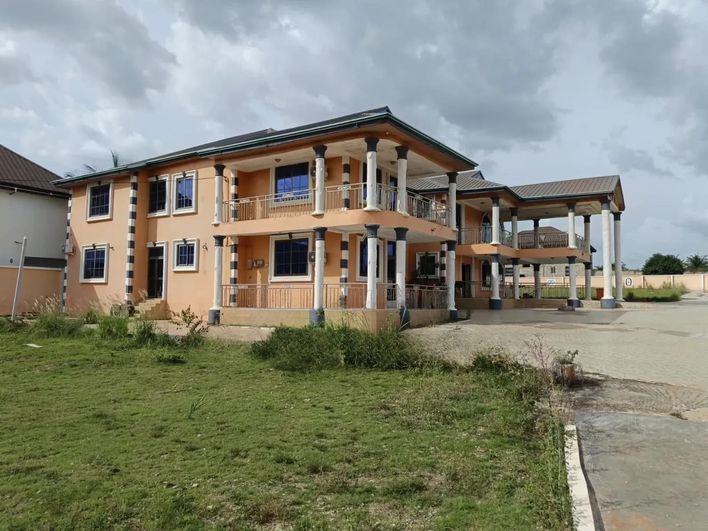 Hotel for Sale (Operational) ( on Tech/Ejisu Road) - Commercial in Ashanti, Kumasi Metropolitan - Sale