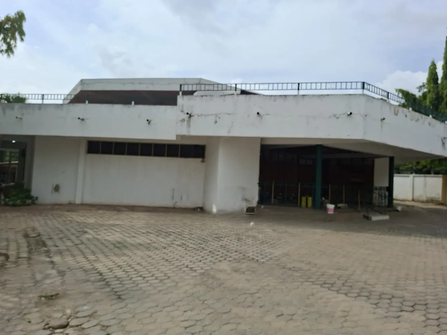 A Church Hall With Offices at Kumasi Amakom - Commercial in Ashanti, Kumasi Metropolitan - Rent