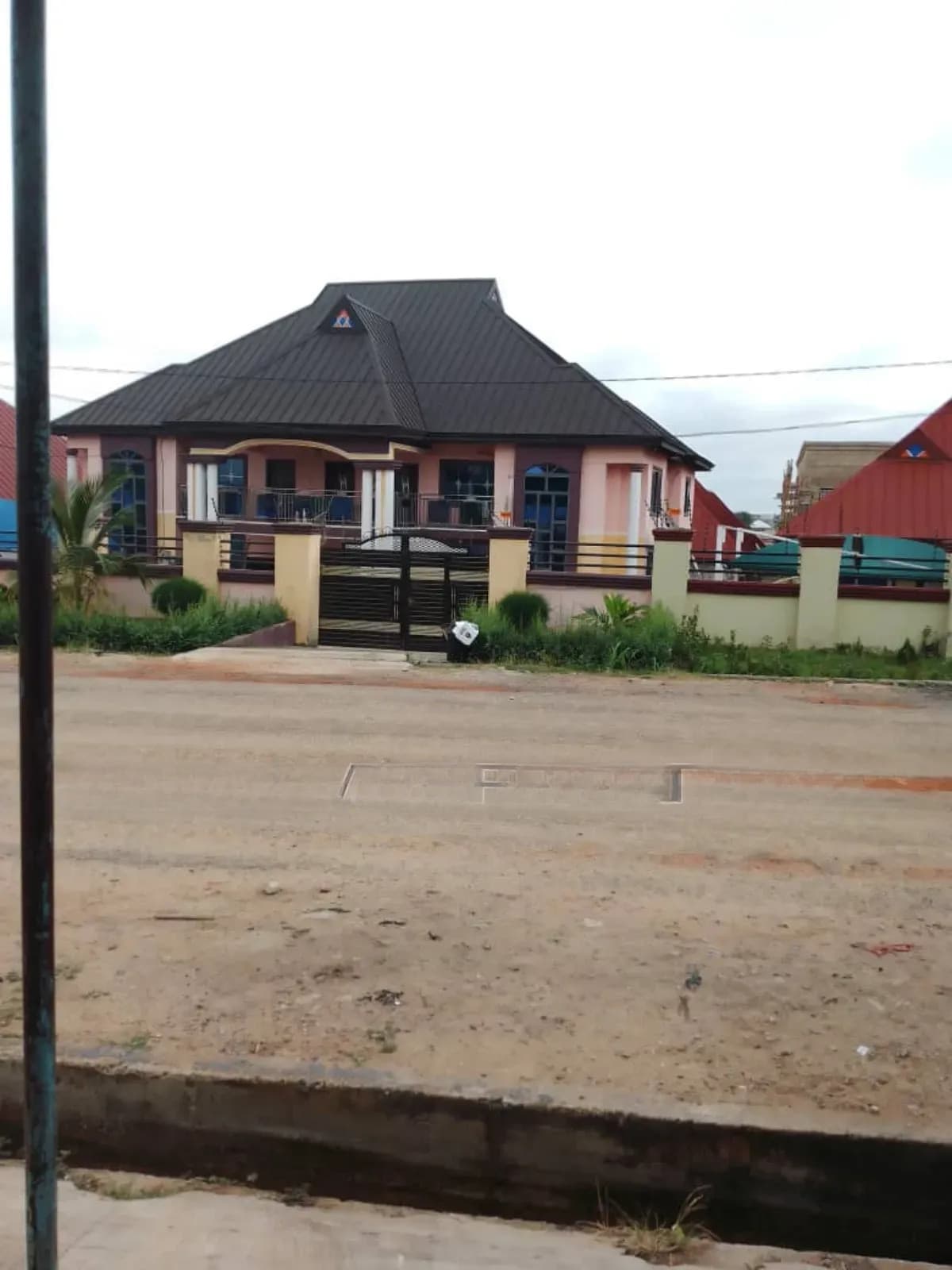 10bdrm House in Fredimens Real, Kumasi Metropolitan for sale - 10 bedroom House in Ashanti, Kumasi Metropolitan - Sale