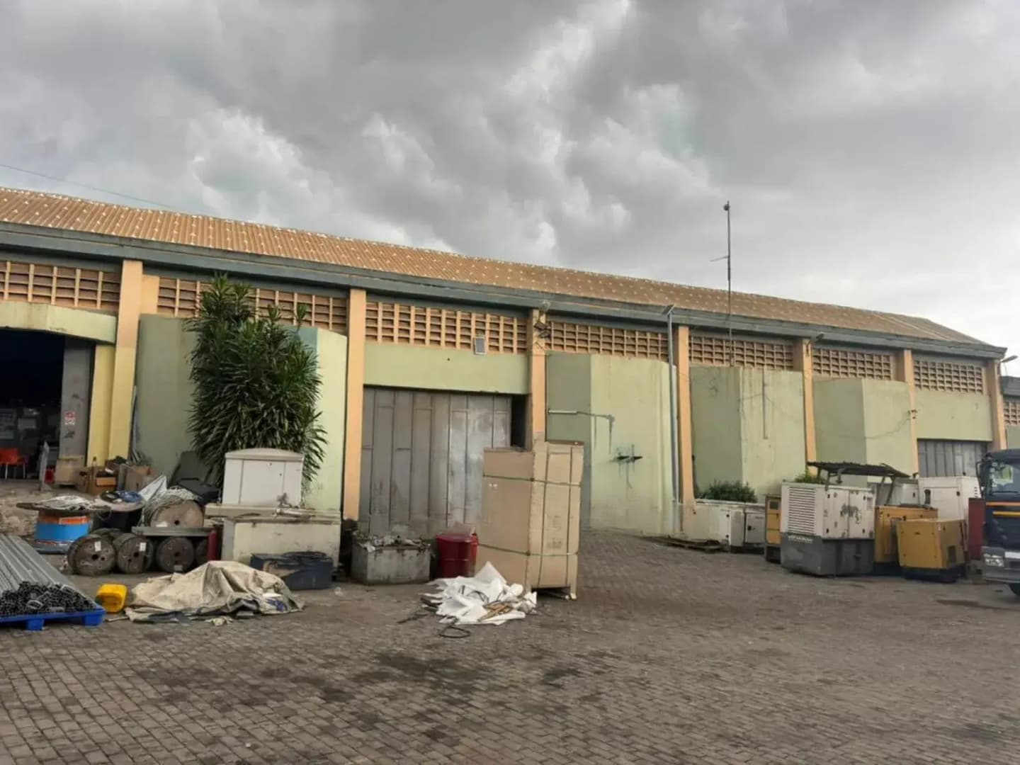 A 700 Square Meters Warehouse for Rent at Achimota - Commercial in Greater Accra, Achimota - Rent