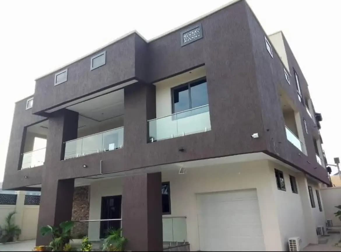 7bdrm House in Ahodwo Nhyieso, Kumasi Metropolitan for sale - 7 bedroom House in Ashanti, Kumasi Metropolitan - Sale