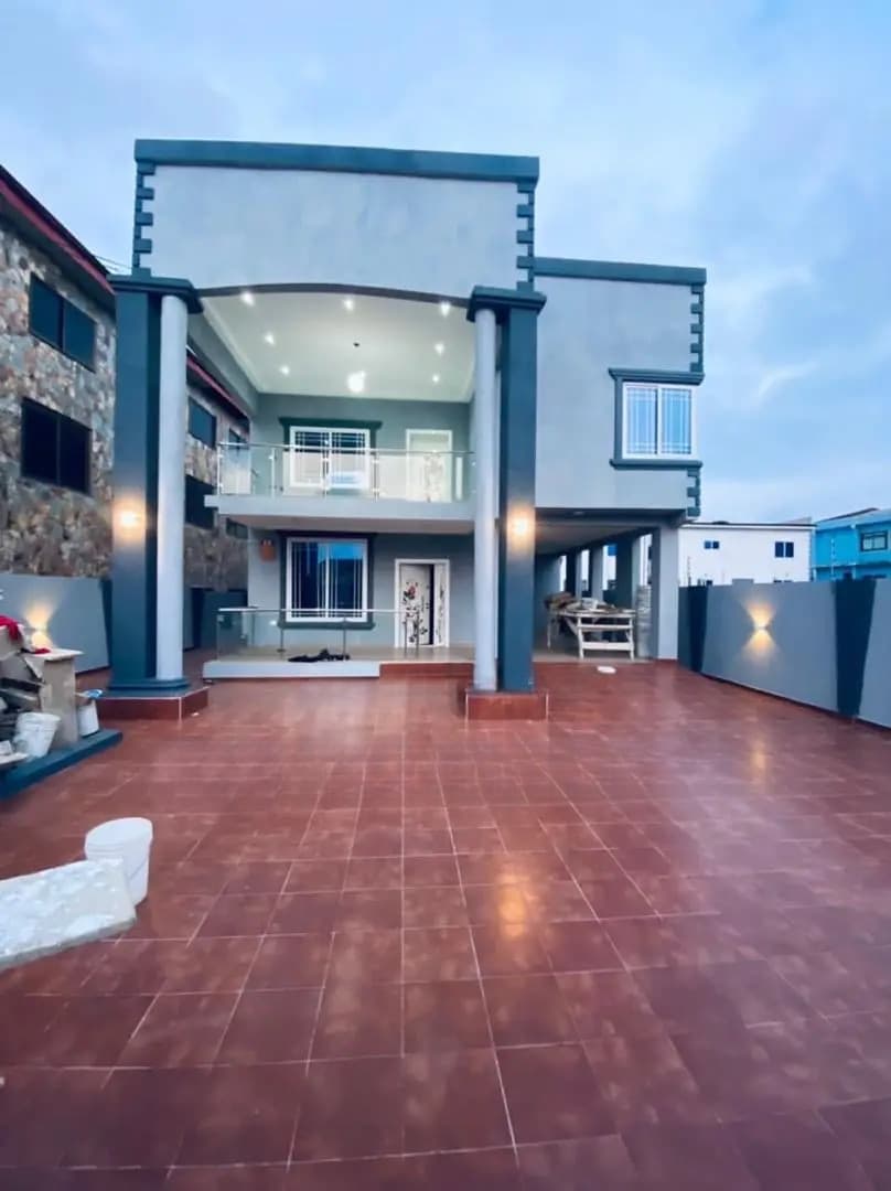 4bdrm House in Lakeside Community 5, Ga East Municipal for sale - 4 bedroom House in Greater Accra, Ga East Municipal - Sale