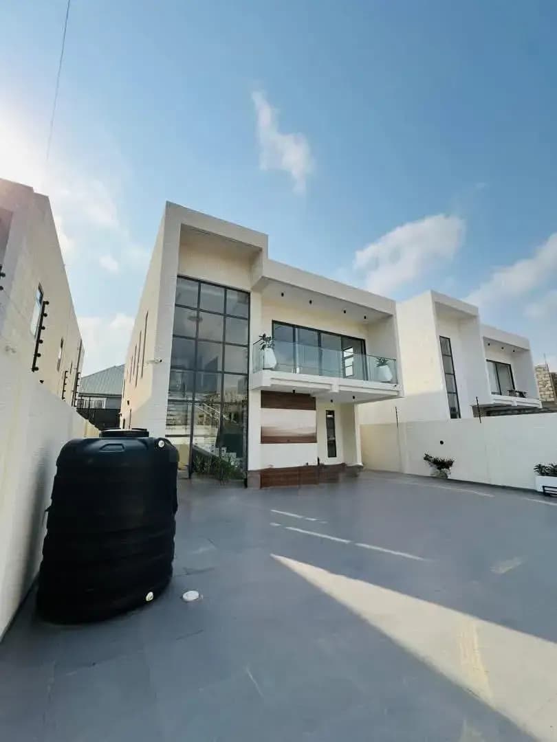 4bdrm House in Seekers Realty, A&C Mall Area for sale - 4 bedroom Commercial in Greater Accra, East Legon, A&C Mall Area - Sale