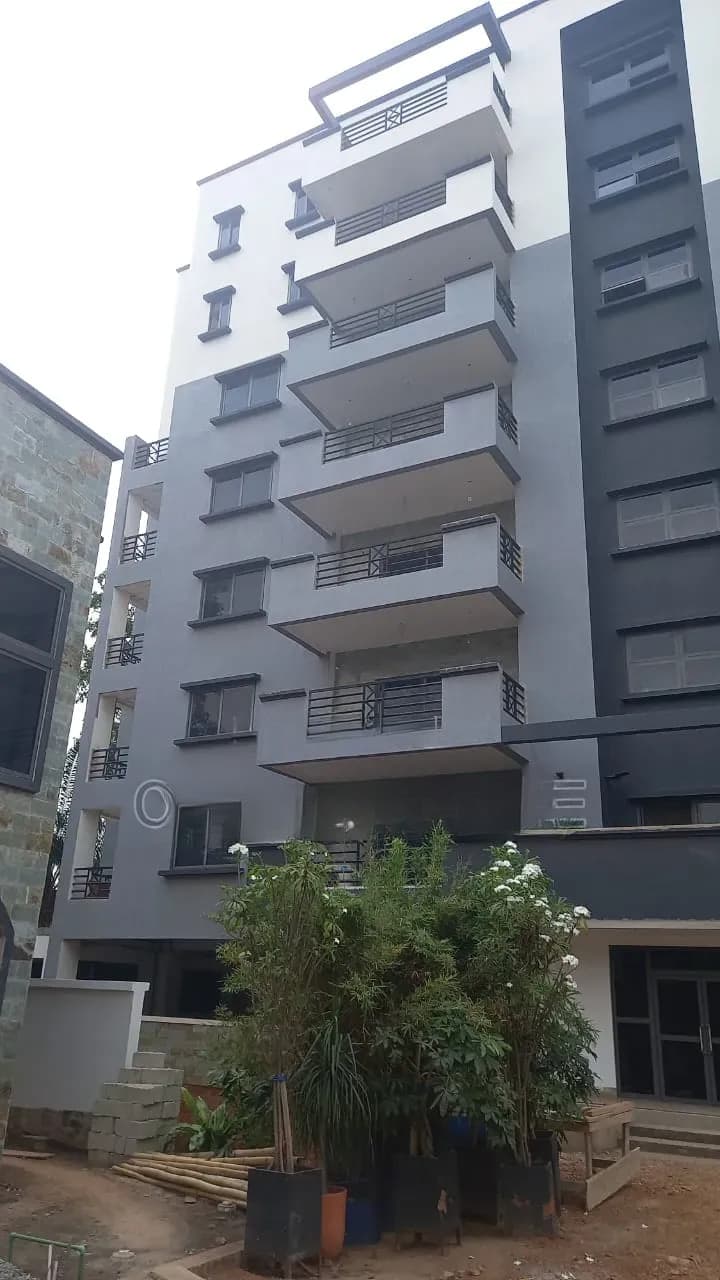 140 Rooms Hotel for Sale at Airport Residential Area - Commercial in Greater Accra, Airport Residential Area - Sale