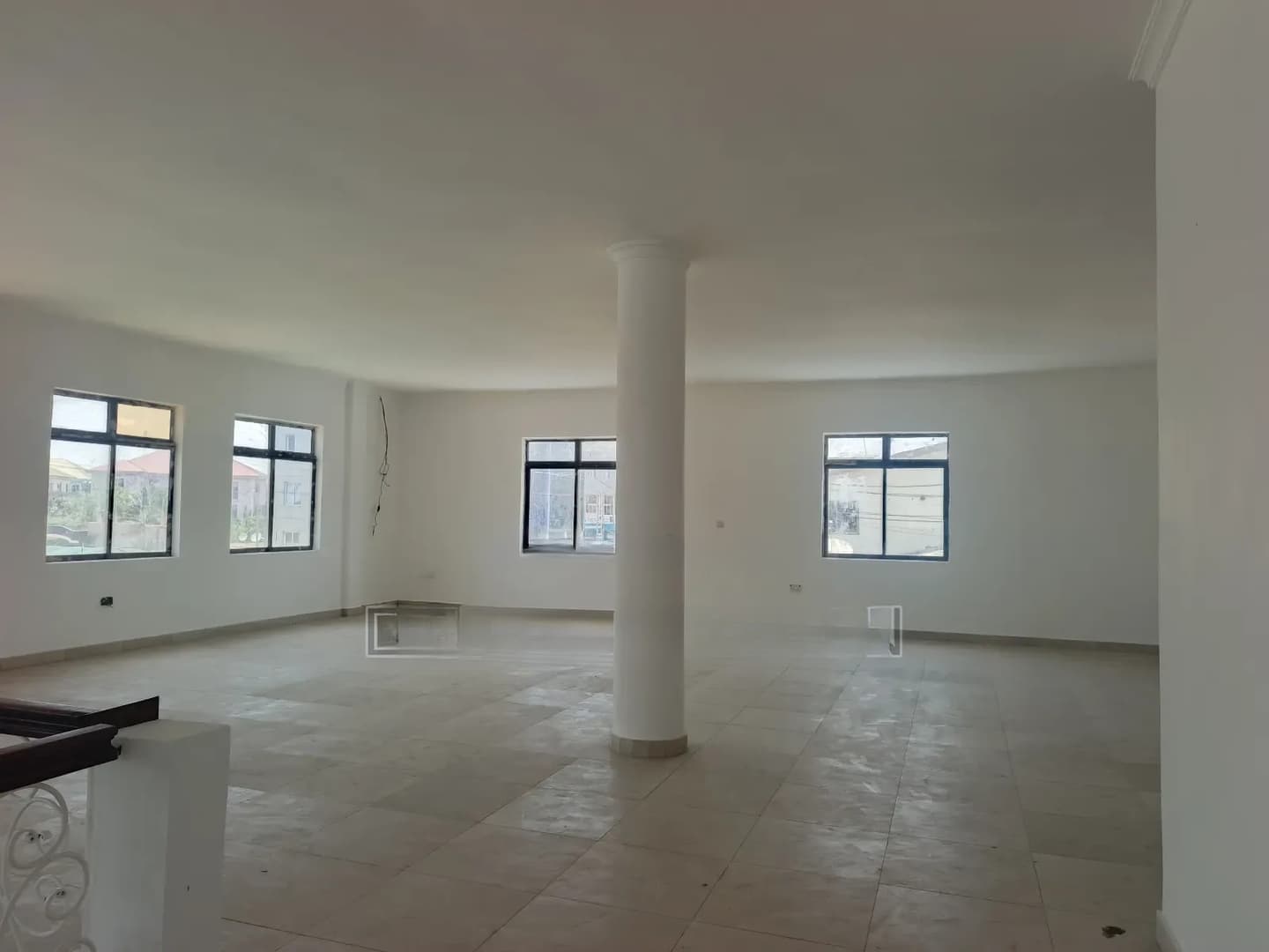 A Large Space for Commercial - Commercial in Greater Accra, Tema Metropolitan - Rent