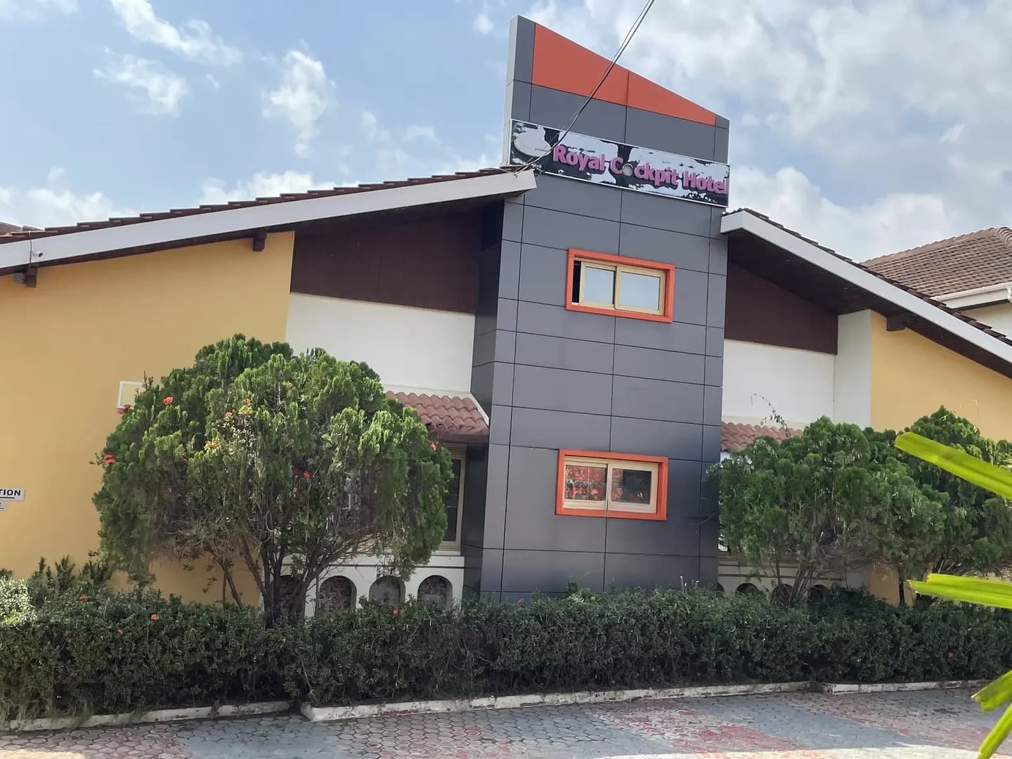 18 Bedroom Hotel for Investors - 18 bedroom Commercial in Greater Accra, East Legon, American House - Sale