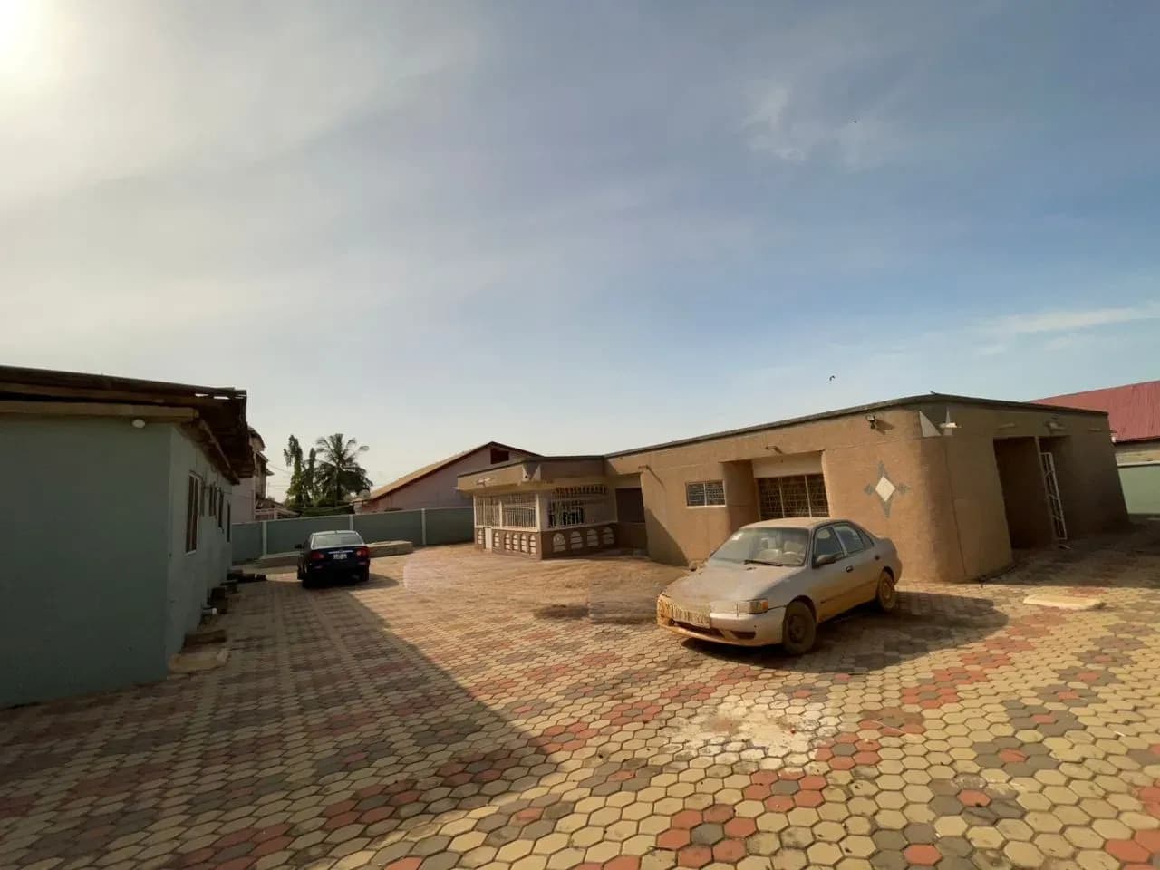 8bdrm House in Abuakwa Maakro, Kumasi Metropolitan for sale - 8 bedroom House in Ashanti, Kumasi Metropolitan - Sale