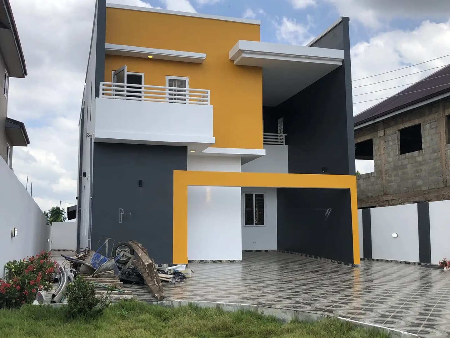 4bdrm Duplex in Adenta,Malejor, Accra Metropolitan for sale - 4 bedroom House in Greater Accra, Accra Metropolitan - Sale