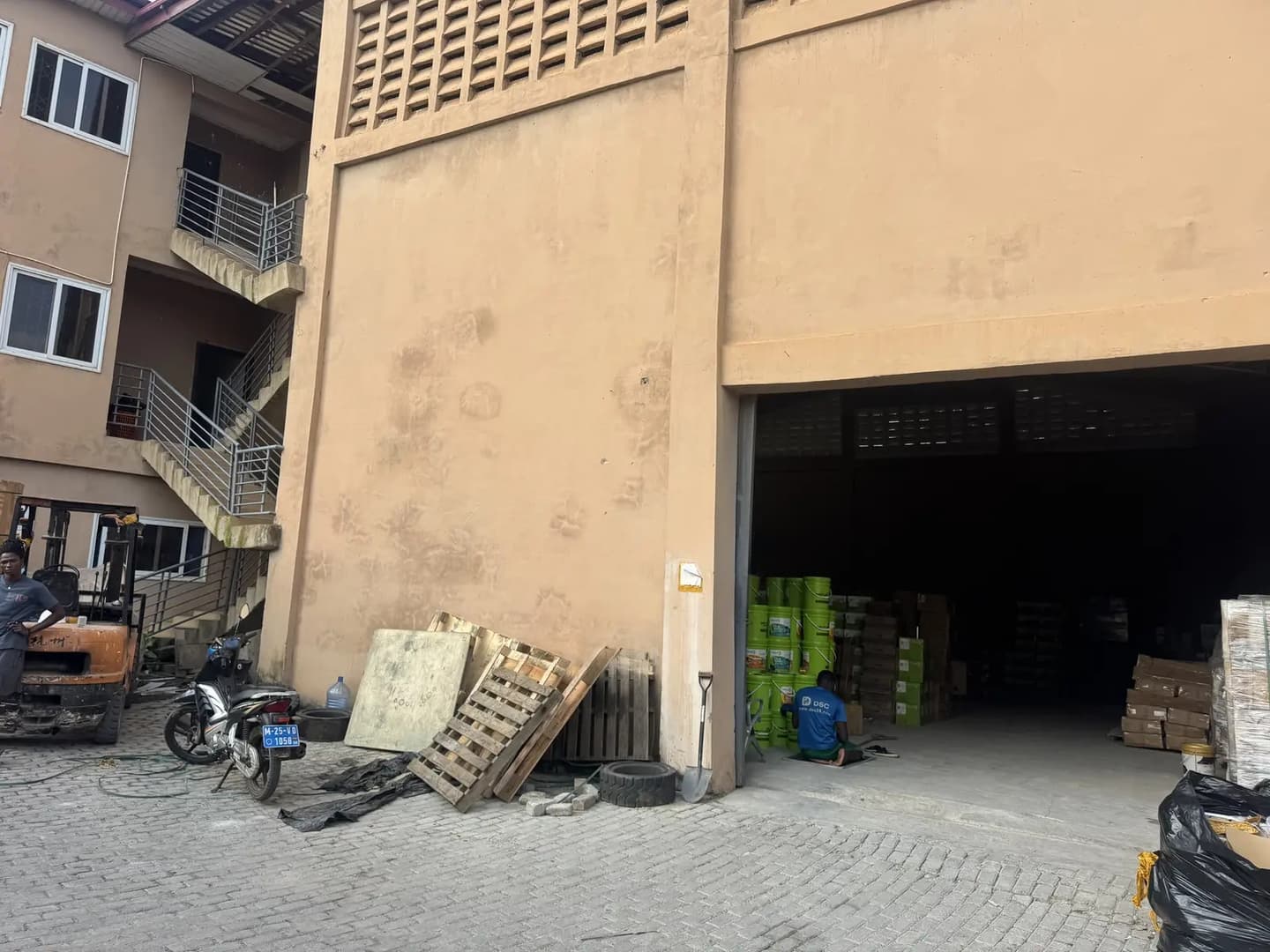 650 SQM With Office Complex for Rent in New Achimota - Commercial in Greater Accra, Achimota, Neoplan - Rent
