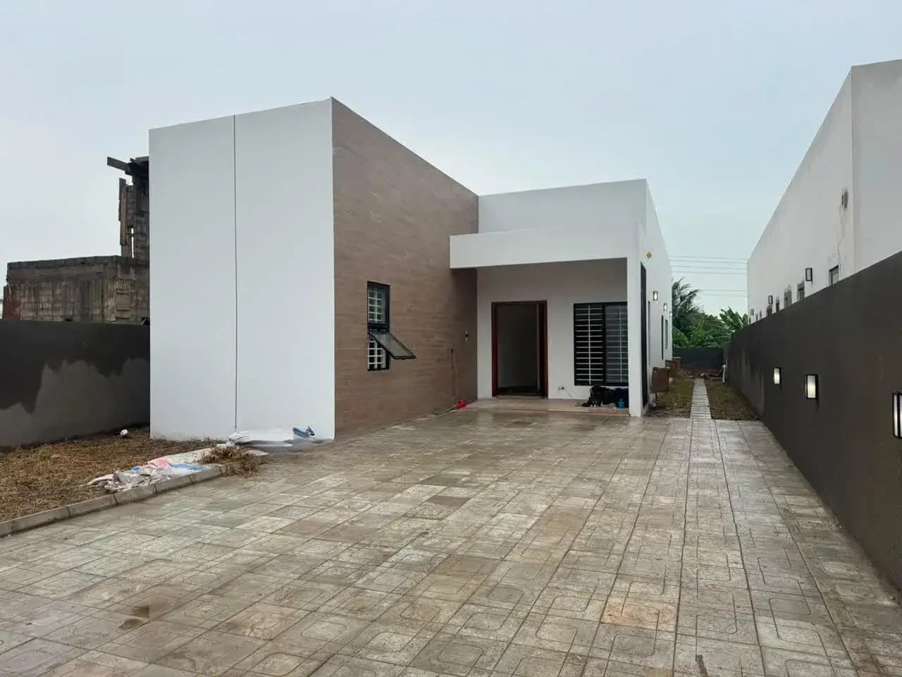 3bdrm Bungalow in Seekers Realty, Teshie-Nungua Estates for sale - 3 bedroom House in Greater Accra, Nungua, Teshie-Nungua Estates - Sale