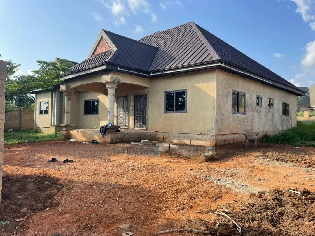 4bdrm House in Fredimens Real, Afigya-Kwabre for sale - 4 bedroom House in Ashanti, Afigya-Kwabre - Sale