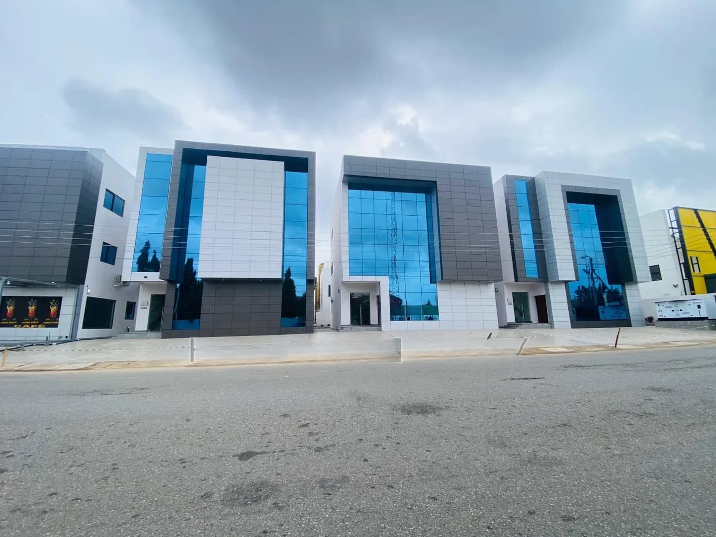 100 Square Meter Office Space for Rent at Dzorwulu - Commercial in Greater Accra, Dzorwulu - Rent