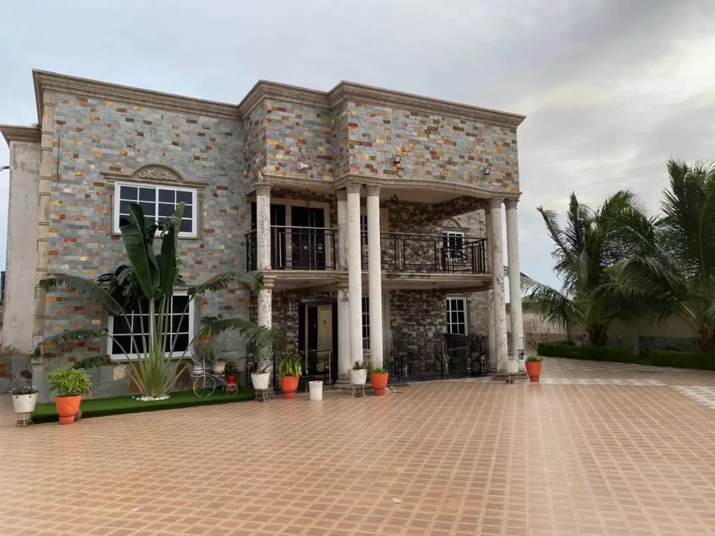 5bdrm House in New Bortianor Hills, Ga South Municipal for sale - 5 bedroom House in Greater Accra, Ga South Municipal - Sale