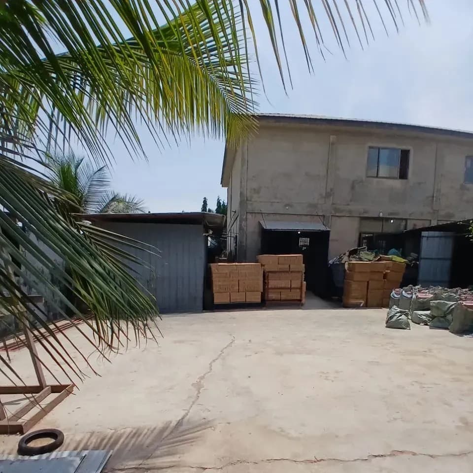 400 Sq Meter Warehouse With 4 Bedroom House For Sale At Spintex - 4 bedroom Commercial in Greater Accra, Accra Metropolitan - Sale