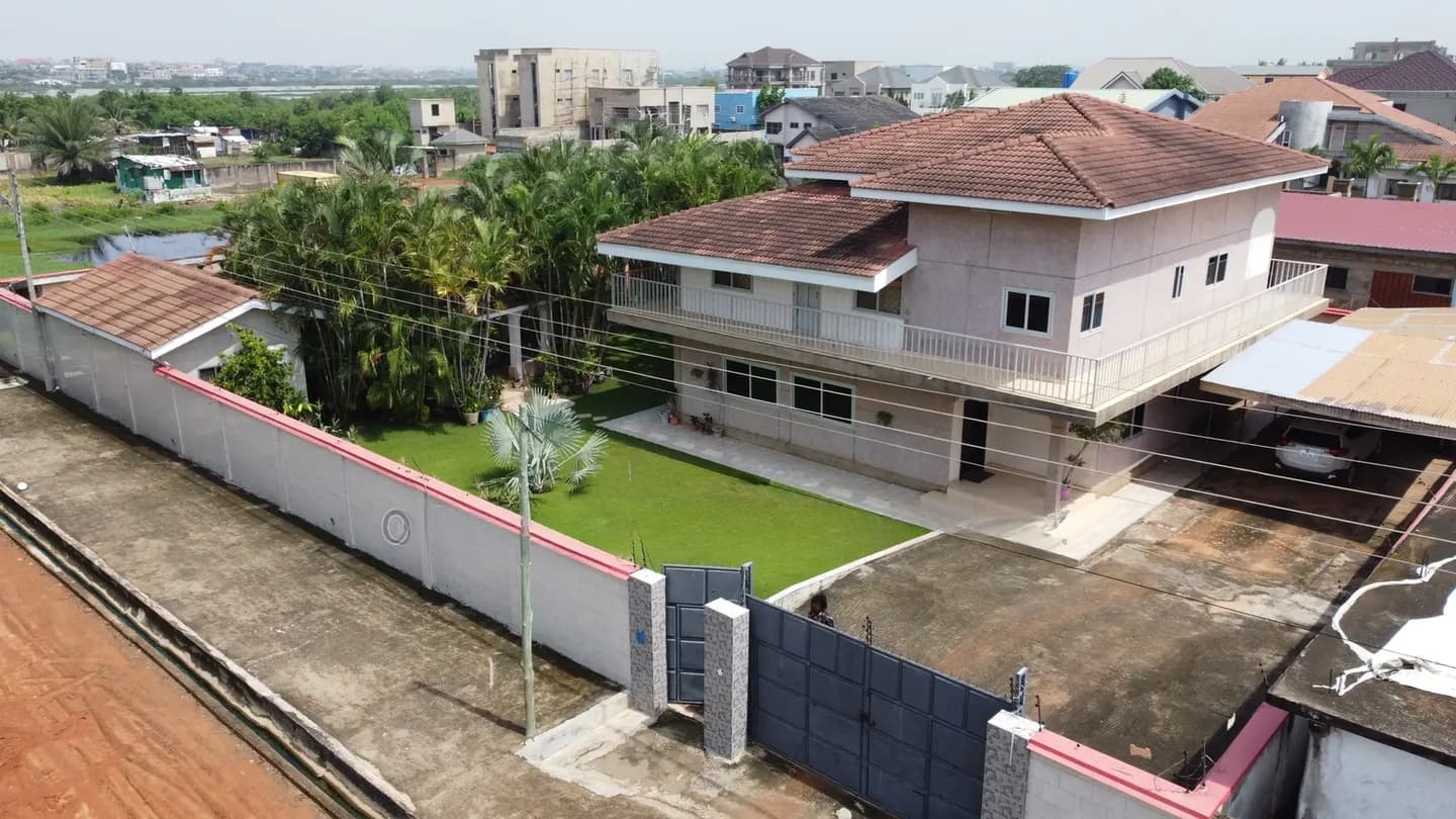 5bdrm House in Community6, Tema Metropolitan for sale - 5 bedroom House in Greater Accra, Tema Metropolitan - Sale