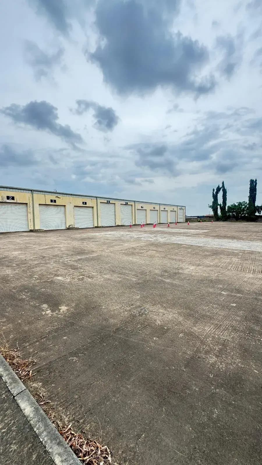 Warehouse For Rent / Sale – Amasaman, Kutunse Satellite - Commercial in Greater Accra, Ga West Municipal, Amasaman - Rent