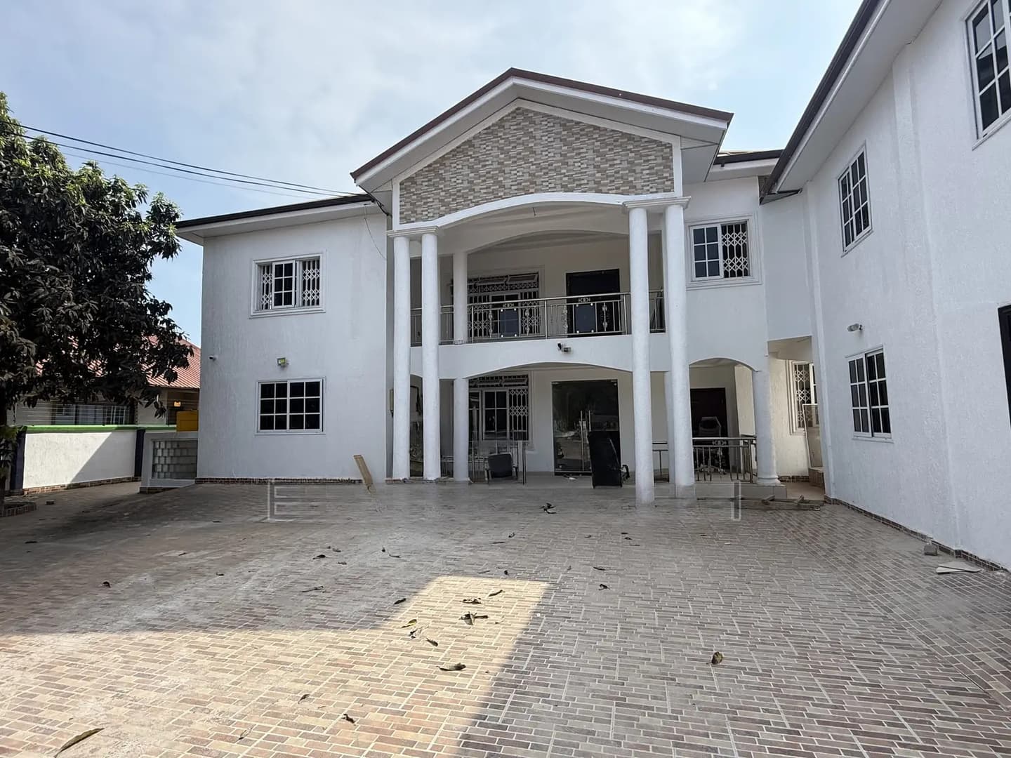 19 Bedrooms Fully Furnished Hospital for Sale at Kasoa - 19 bedroom Commercial in Greater Accra, Kasoa - Sale