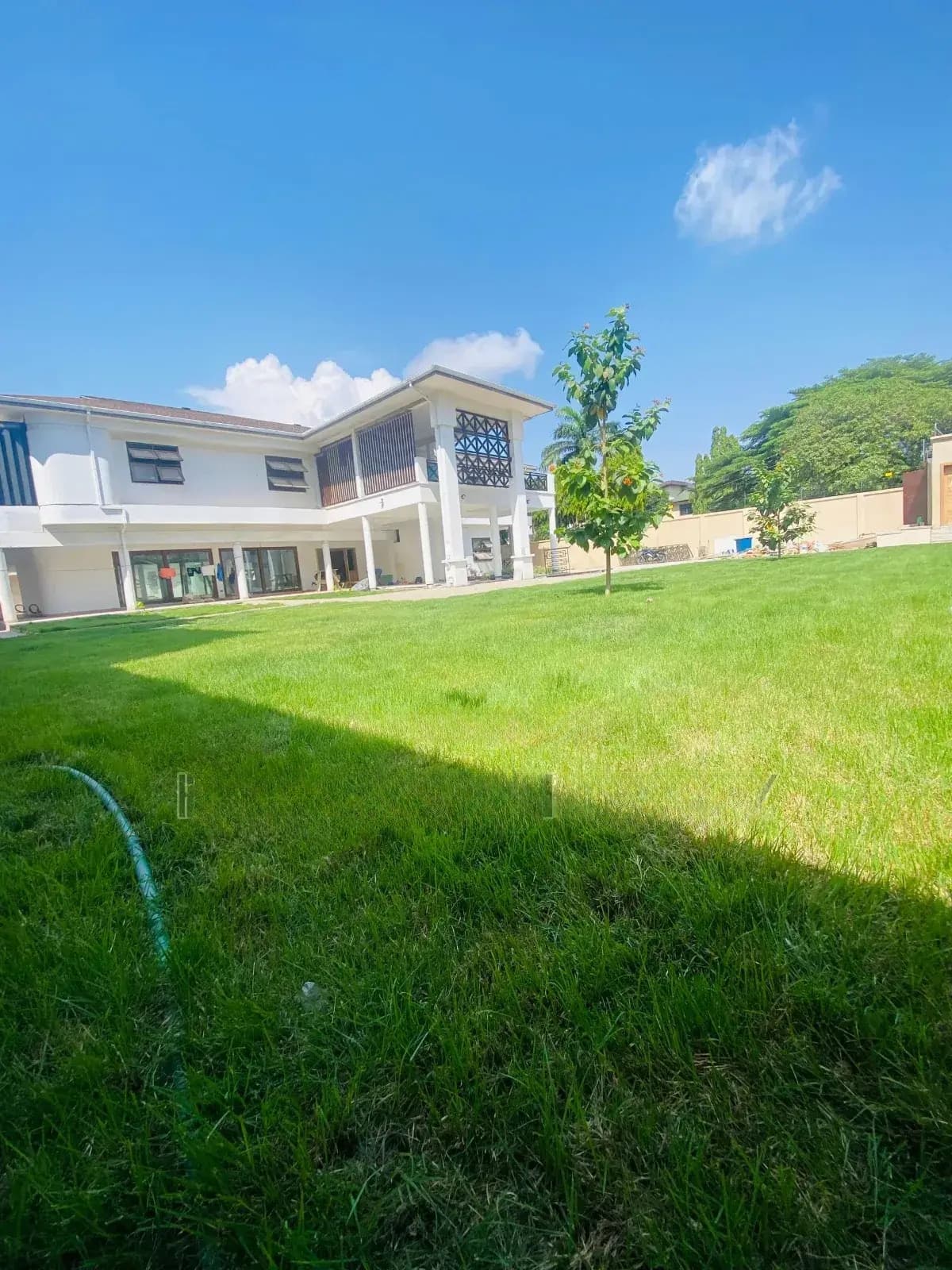 6bdrm House in Airport West for sale - 6 bedroom House in Greater Accra, Airport Residential Area - Sale