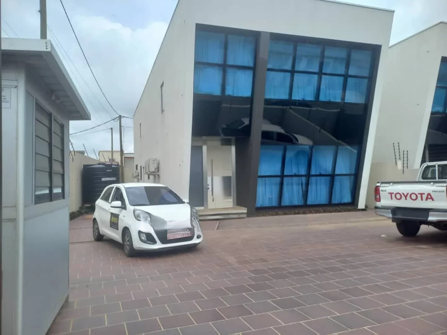 5 Room Office Space for Rent East Legon - Commercial in Greater Accra, East Legon, Boundary Road Area - Rent