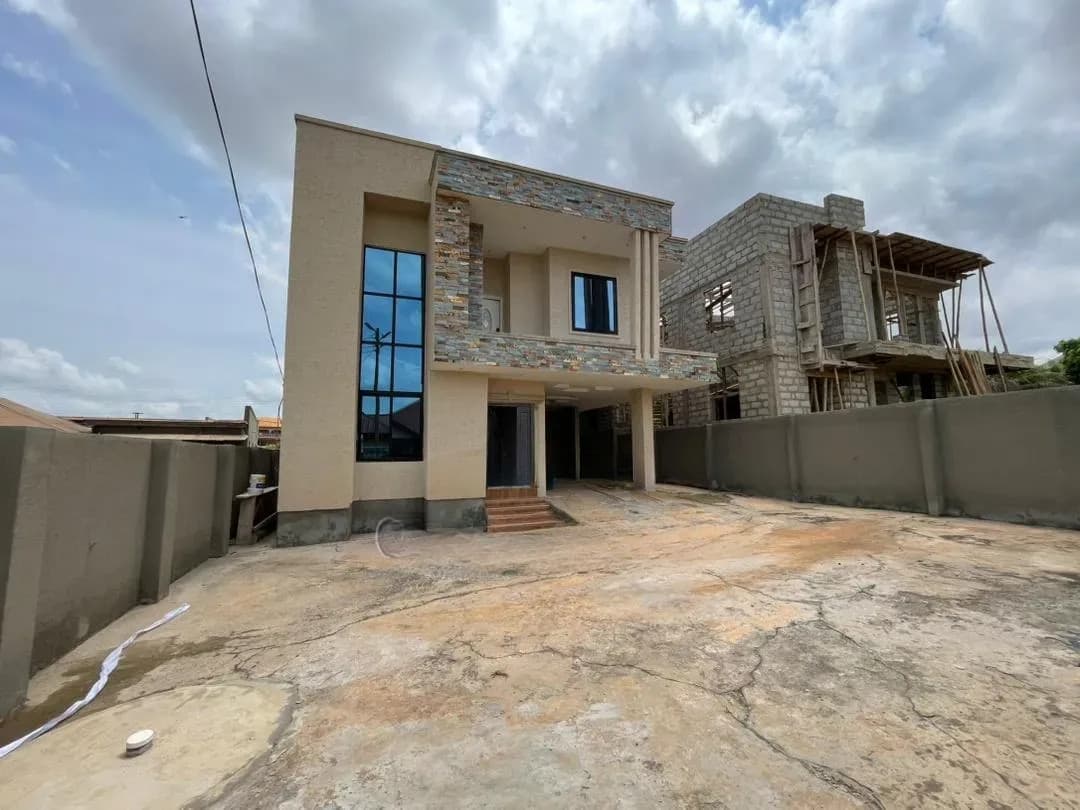 4bdrm Duplex in Santasi Brofoyedu, Kumasi Metropolitan for sale - 4 bedroom House in Ashanti, Kumasi Metropolitan - Sale