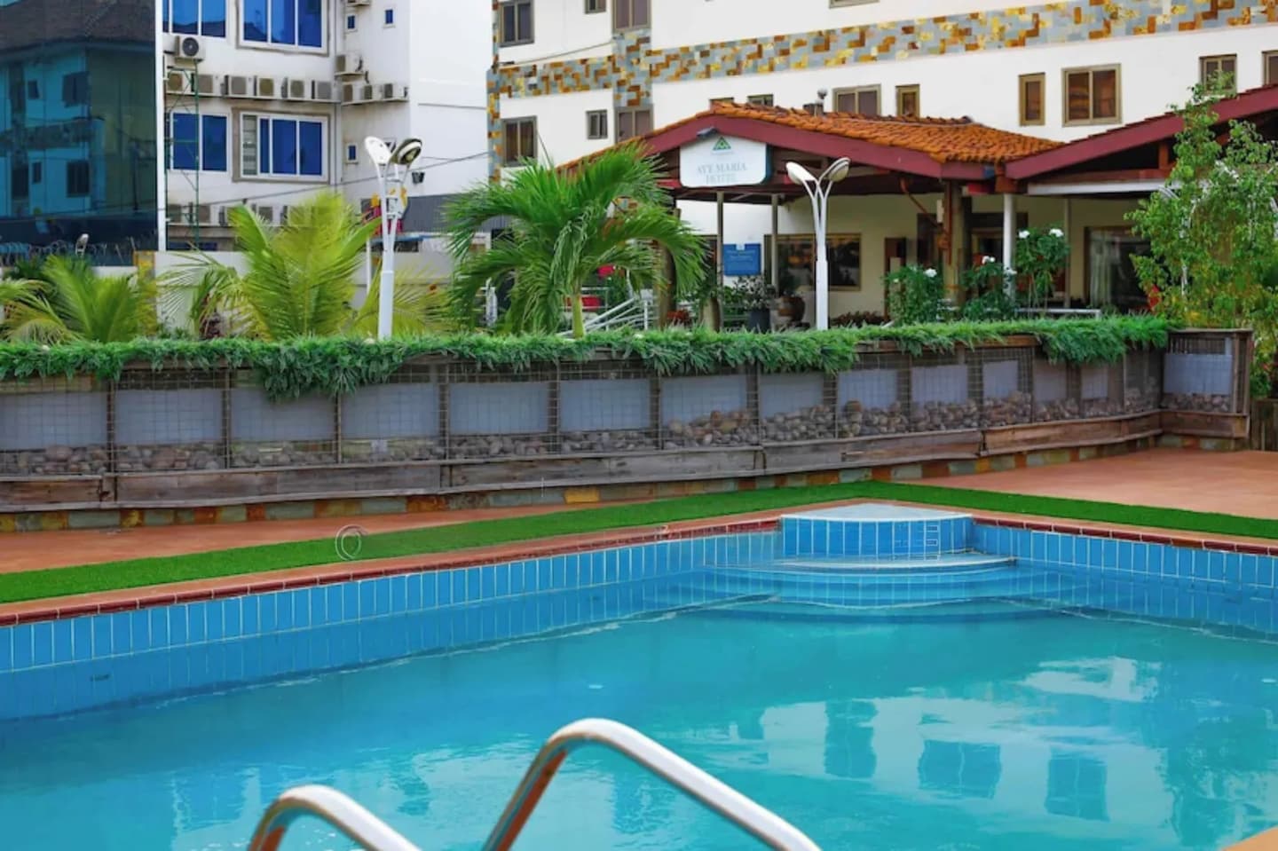 104 Rooms Beautiful Property With Conference Rooms for Sale - Commercial in Greater Accra, East Legon - Sale
