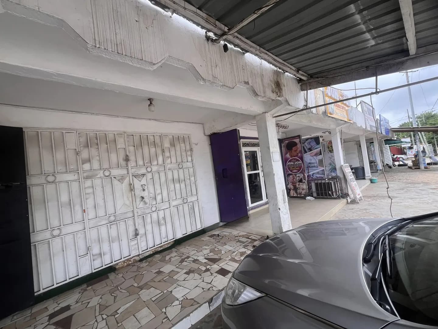 Shop at the Main Road - Commercial in Greater Accra, Dansoman - Rent