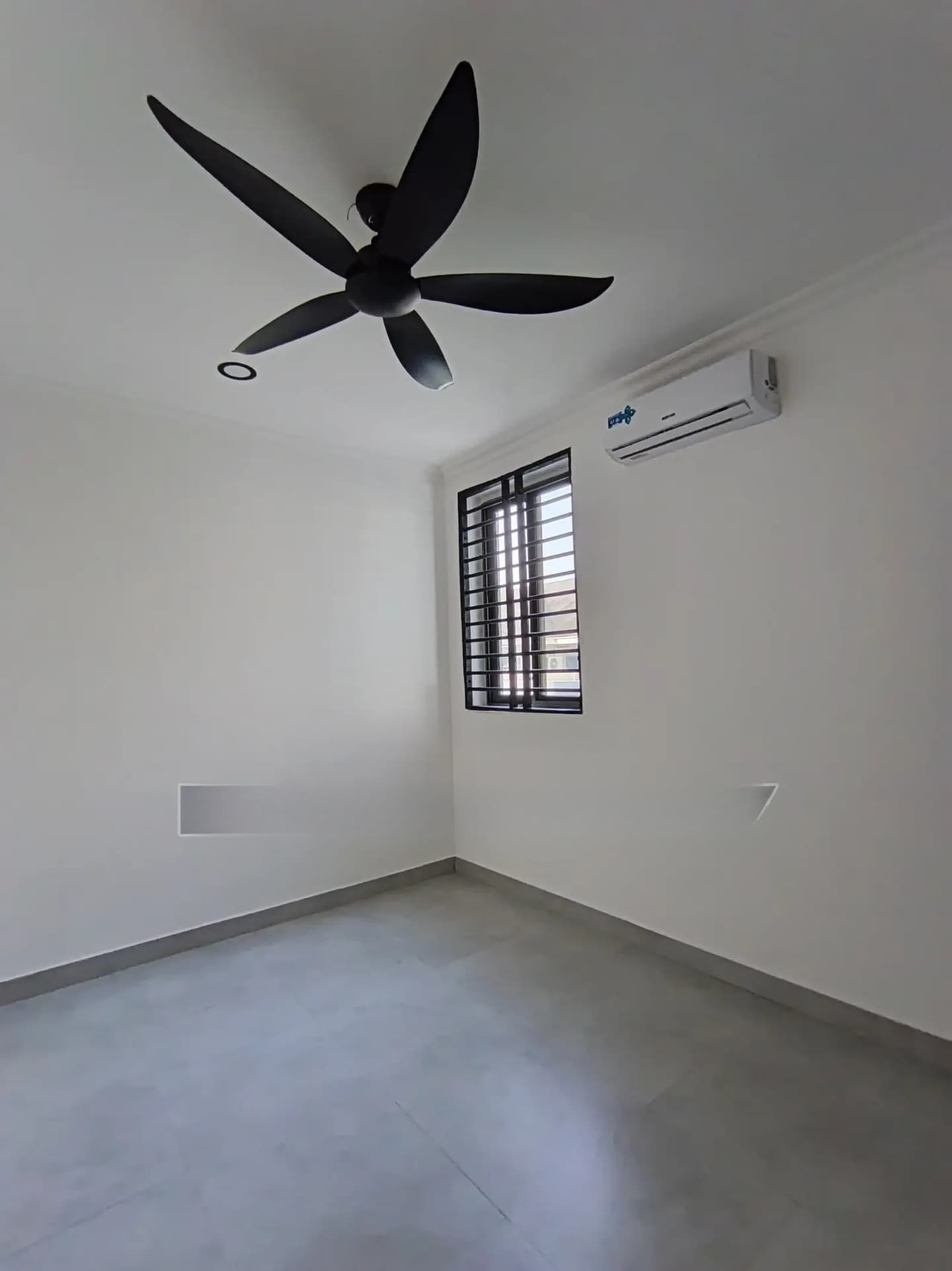 4bdrm Apartment in Mariville, Accra Metropolitan for Sale - 4 bedroom Commercial in Greater Accra, Accra Metropolitan - Rent