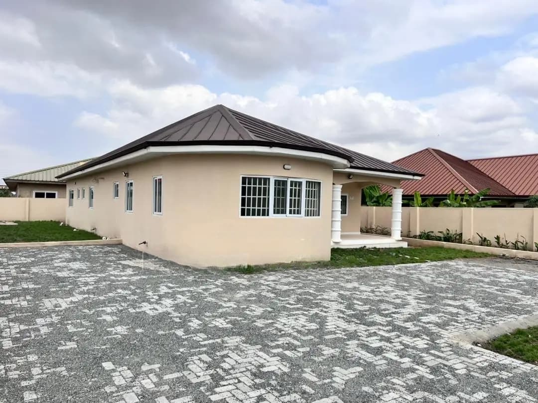3bdrm House in Amrahia for sale - 3 bedroom House in Greater Accra, Amrahia - Sale
